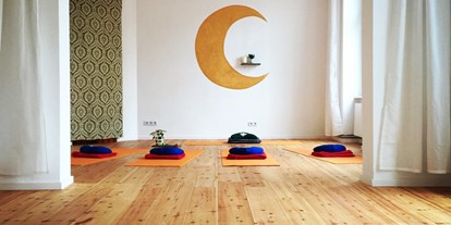 Yogakurs - Kurssprache: Englisch - Berlin-Stadt Bezirk Friedrichshain-Kreuzberg - Mondraum - BiSee Yoga