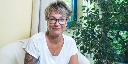 Yogakurs - Kurse für bestimmte Zielgruppen: Kurse für Dickere Menschen - Sachsen - Sonja Golinski