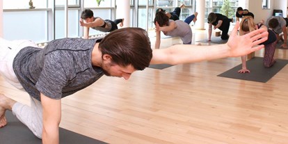 Yogakurs - Kurssprache: Deutsch - Elbeland - Power Yoga  - Power Yoga Leipzig