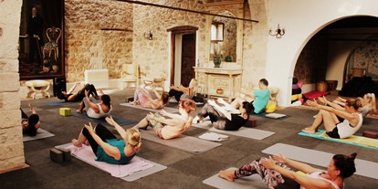 Yogakurs - Kurse für bestimmte Zielgruppen: Kurse für Senioren - Oberbayern - Yogadani