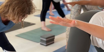 Yogakurs - vorhandenes Yogazubehör: Yogamatten - YOGASTUDIOS kerstin.yoga & bine.yoga HAHNheim|HARXheim|ONline