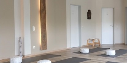 Yogakurs - vorhandenes Yogazubehör: Decken - alles vorbereitet zum Perpaco Flow - Rebecca Oellers Perpaco Yoga
