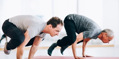 Yogakurs - Art der Yogakurse: Offene Kurse (Einstieg jederzeit möglich) - Neubiberg - Krähe - Kakasana - Yoga & Meditation München-Solln  |  Gabriele Metz