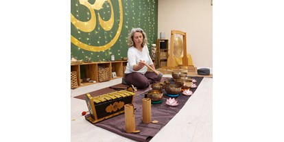Yogakurs - Ambiente: Spirituell - Schwäbische Alb - Klangentspannung - neue Termine auf www.yogaundklang.info/aktuelles
 - Yoga Priya - Yoga und Klang
