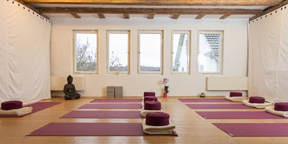 Yogakurs - Weitere Angebote: Retreats/ Yoga Reisen - Baden-Württemberg - Hatha Yoga Präventionskurs Krankenkassen bezuschusst in der Seegrasspinnerei oder auch als Onlinekurs mit Krankenkassenbezuschussung - Sylvies Yoga in Nürtingen