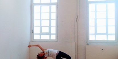Yogakurs - vorhandenes Yogazubehör: Sitz- / Meditationskissen - Bremen-Stadt Schwachhausen - Unser Raum am Brommyplatz...komm vorbei, sobald es wieder geht. :-) - Shine&Sway - STRALA Yoga mit Frauke