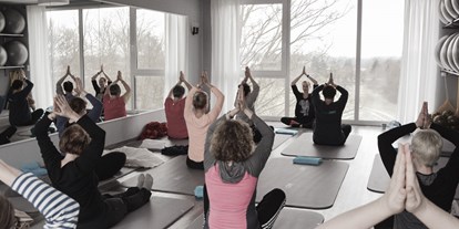 Yogakurs - Kurssprache: Deutsch - Borchen - Kurse und Workshops in Yoga Studios, Fitnessstudios und vielem mehr...  - Kira Lichte aka. Golight Yoga