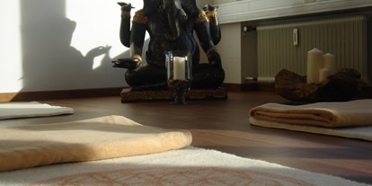 Yogakurs - Mönchengladbach Nord - Impressionen aus dem Yoga-Raum. - GANDIVA YOGA