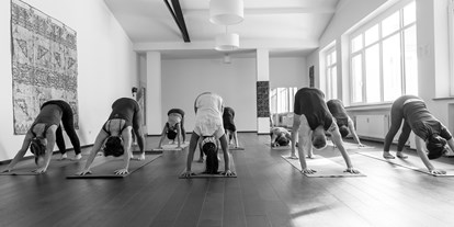 Yogakurs - Art der Yogakurse: Geschlossene Kurse (kein späterer Einstieg möglich) - Köln Mülheim - Ashtanga Yogawerkstatt