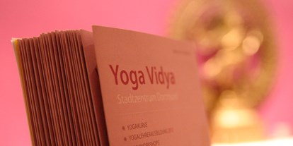 Yogakurs - vorhandenes Yogazubehör: Sitz- / Meditationskissen - Dortmund - Foyer - Yoga Vidya Dortmund