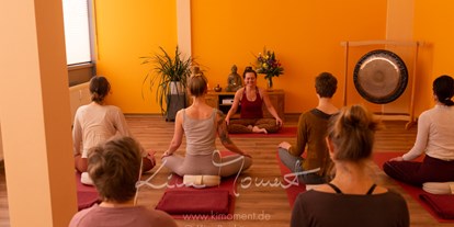 Yogakurs - Erfahrung im Unterrichten: > 5000 Yoga-Kurse - Greifswald - Zentrum Yoga und  Coaching "BewusstSein & Leben"