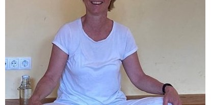 Yogakurs - Mitglied im Yoga-Verband: 3HO (3HO Foundation) - Binnenland - Im Yoga Raum in Honigsee - Kundalini Yoga in Honigsee und online