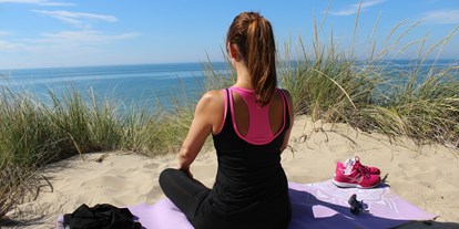 Yogakurs - Yogastil: Power-Yoga - Berlin-Stadt Pankow - Mediation am Strand auf der Hohen Düne Warnemünde - Jacqueline Schumann