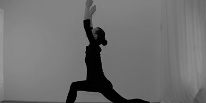 Yogakurs - vorhandenes Yogazubehör: Yogagurte - Bielefeld Brackwede - Anjaneyasana - Yoga Nidra