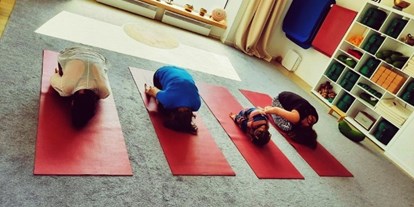 Yogakurs - spezielle Yogaangebote: Ernährungskurse - Bayern - Yoga kennt kein Alter!
4 Generationen üben Yoga  - Yogagarten / Yogaschule Penzberg Bernhard und Christine Götzl