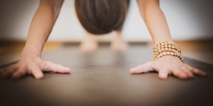 Yoga course - vorhandenes Yogazubehör: Decken - Yoga mit Branca