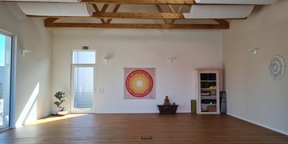 Yogakurs - vorhandenes Yogazubehör: Meditationshocker - YOM Yogaschule Münsterland YOM Basic
