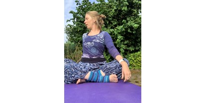 Yogakurs - Mitglied im Yoga-Verband: BYV (Der Berufsverband der Yoga Vidya Lehrer/innen) - Teutoburger Wald - Yoga draußen Sommer 2021  - Yoga By Karo - Karoline Borth
