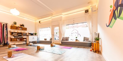 Yogakurs - vorhandenes Yogazubehör: Sitz- / Meditationskissen - Binnenland - Yogaraum - Yogibude