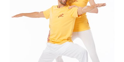 Yogakurs - vorhandenes Yogazubehör: Stühle - Nordrhein-Westfalen - Yogalehrer Vorbereitung - Erfahre alles über die Yogalehrer Ausbildung