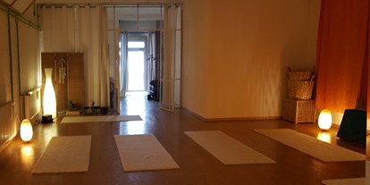 Yogakurs - vorhandenes Yogazubehör: Sitz- / Meditationskissen - Köln - Der Yogaraum.  - Om my Yoga