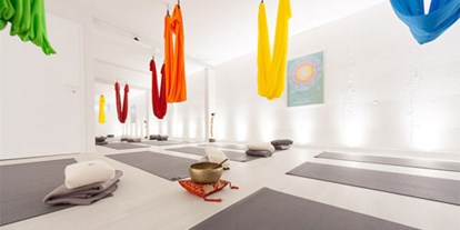 Yogakurs - geeignet für: Dickere Menschen - Niederrhein - Aerialyoga bei yogaleben Krefeld - Yogalebenkrefeld