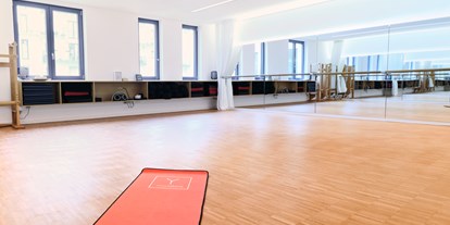 Yogakurs - vorhandenes Yogazubehör: Yogablöcke - Karlsruhe Innenstadt-West - unsere YOGAMANI Location in der Innenstadt - YOGAMANI Karlsruhe