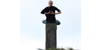 Yogakurs - vorhandenes Yogazubehör: Sitz- / Meditationskissen - Eifel - Heart To Heart Personal Yoga - Heart to Heart Yoga