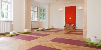 Yogakurs - vorhandenes Yogazubehör: Yogagurte - Regensburg - Ekamati Yogazentrum