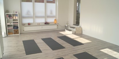 Yogakurs - vorhandenes Yogazubehör: Stühle - Schleswig-Holstein - Nika Herzog-Krieger, Soulgym Lübeck