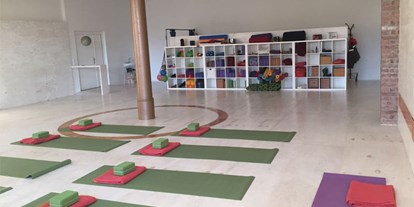 Yogakurs - vorhandenes Yogazubehör: Sitz- / Meditationskissen - Chemnitz Zentrum - YOGABASICS Silvio Fritzsche