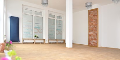 Yogakurs - vorhandenes Yogazubehör: Yogagurte - München Haidhausen - Yogaraum Studio 148 - Studio 148 – Ausatmen. Einatmen.