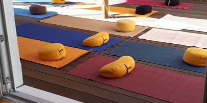 Yogakurs - Mitglied im Yoga-Verband: BDYoga (Berufsverband der Yogalehrenden in Deutschland e.V.) - Hamburg-Stadt Eppendorf - Yoga-Außenplattform (bei gutem Wetter) - Yoga in Schenefeld