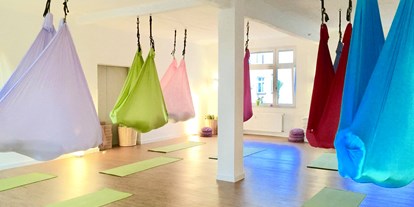 Yogakurs - Art der Yogakurse: Offene Kurse (Einstieg jederzeit möglich) - Offenbach - Aerial Yoga im Samana Yoga Offenbach - Samana Yoga - Rebalancing Life! in Offenbach