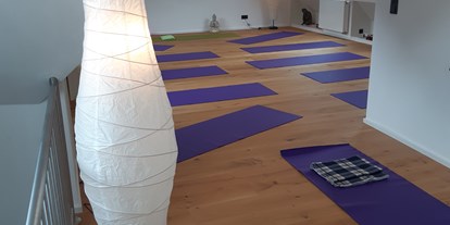 Yogakurs - vorhandenes Yogazubehör: Decken - Mainz Neustadt - Yogastudio ASana Yoga Mainz - ASana Yoga Mainz