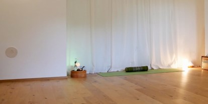 Yogakurs - Ambiente: Gemütlich - Pettendorf (Landkreis Regensburg) - Willkommen im gemütlichen Yogastudio in Schwetzendorf  - Natalie Merl - Yoga & Körpertherapie 