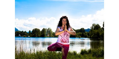 Yogakurs - vorhandenes Yogazubehör: Meditationshocker - Kempten - Katalin Kamala Lubina - Kamala Yoga