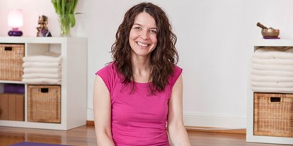 Yogakurs - Kurse für bestimmte Zielgruppen: Kurse nur für Frauen - Wiesbaden Naurod - Yoga Atelier - Sonja Thomas
