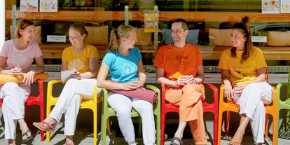 Yogakurs - Kurse für bestimmte Zielgruppen: Kurse für Kinder - München - Wir haben den ganzen Sommer geöffnet - bei Bedarf gekühlte Yogahalle.  - Sivananda Yoga Vedanta Zentrum München