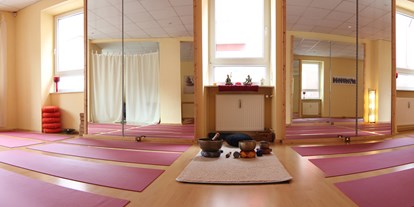 Yogakurs - Yogastil: Iyengar Yoga - Rheinland-Pfalz - Panorama Übungsraum - Yoga und Ergotherapie Centrum Cafuk