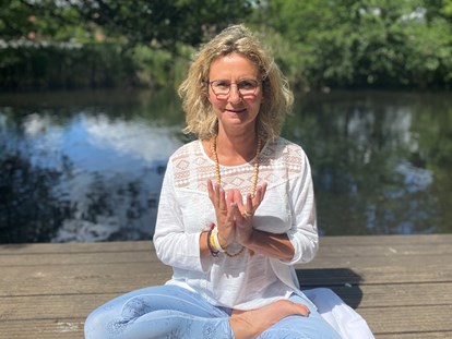 Yogakurs - vorhandenes Yogazubehör: Sitz- / Meditationskissen - Diana Gita - Diana Kipper Yoga