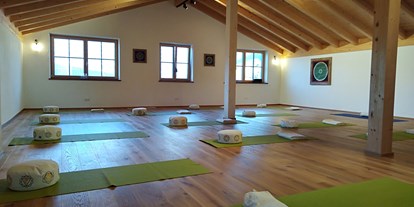 Yogakurs - vorhandenes Yogazubehör: Sitz- / Meditationskissen - Saulgrub - Atelier für Yoga - Agnes Schöttl Yogaleben