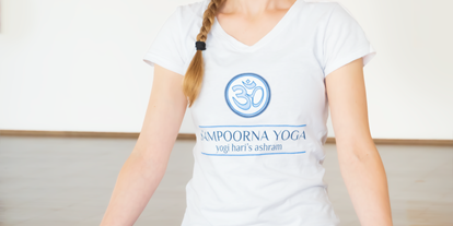 Yogakurs - vorhandenes Yogazubehör: Stühle - Ostfriesland - Sampoorna Yoga Zentrum Oldenburg