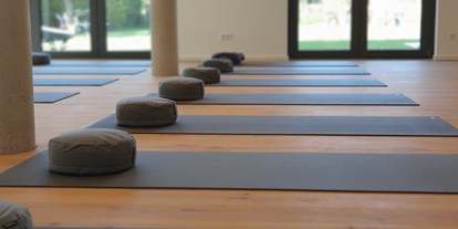 Yogakurs - vorhandenes Yogazubehör: Sitz- / Meditationskissen - Nordrhein-Westfalen - Marlon Jonat | yoga-salzkotten.de