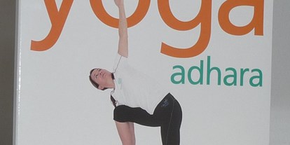 Yogakurs - Yogastil: Anderes - Ingolstadt - Mit der CD "Yoga adhara" können Anfänger und Wiedereinsteige auch Zuhause ganz einfach üben.
Die CD wurde entwickelt und aufgenommen von Karin Kleindorfer (Gründerin des Yogahauses) - Karin Kleindorfer - yogahaus-in-zuchering