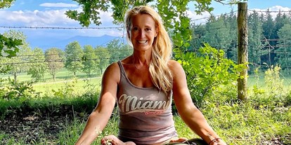 Yogakurs - Yogastil: Meditation - Oberbayern - Yoga im Freien, Yoga-Retreats mit Veronika findest du hier: https://www.mahashakti-yoga.de/reisen/ - Veronika's MahaShakti Yoga