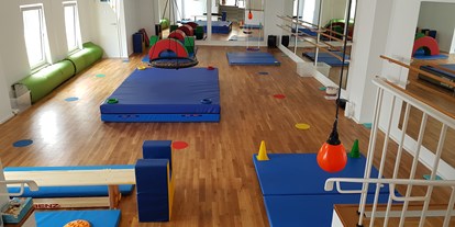 Yogakurs - vorhandenes Yogazubehör: Decken - Aachen - Kinderturnen - Together Yoga & Zumba Studio