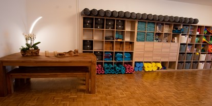 Yogakurs - Kurse für bestimmte Zielgruppen: Kurse für Schwangere (Pränatal) - Köln, Bonn, Eifel ... - Material - Together Yoga & Zumba Studio