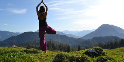 Yogakurs - Ambiente: Spirituell - Prien am Chiemsee - Yoga Urlaub und Yoga Retreats im Chiemgau, am Chiemsee, in Tirol, an traumhaften Orten Entspannung und Kraft tanken


Yoga Retreat Kalender auf www.yogamitinka.de/events - Yoga mit Inka