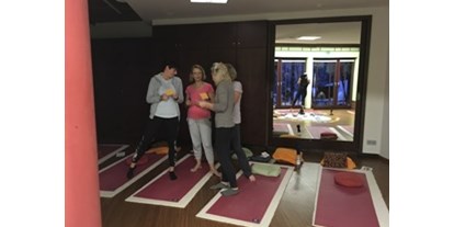 Yogakurs - geeignet für: Blinde- und Sehbehinderte - Nürnberg Südstadt - Praxis-Workshops - Thai Yoga Sensitive Michaela Wittmann Yoga, Ayurveda & Reisen